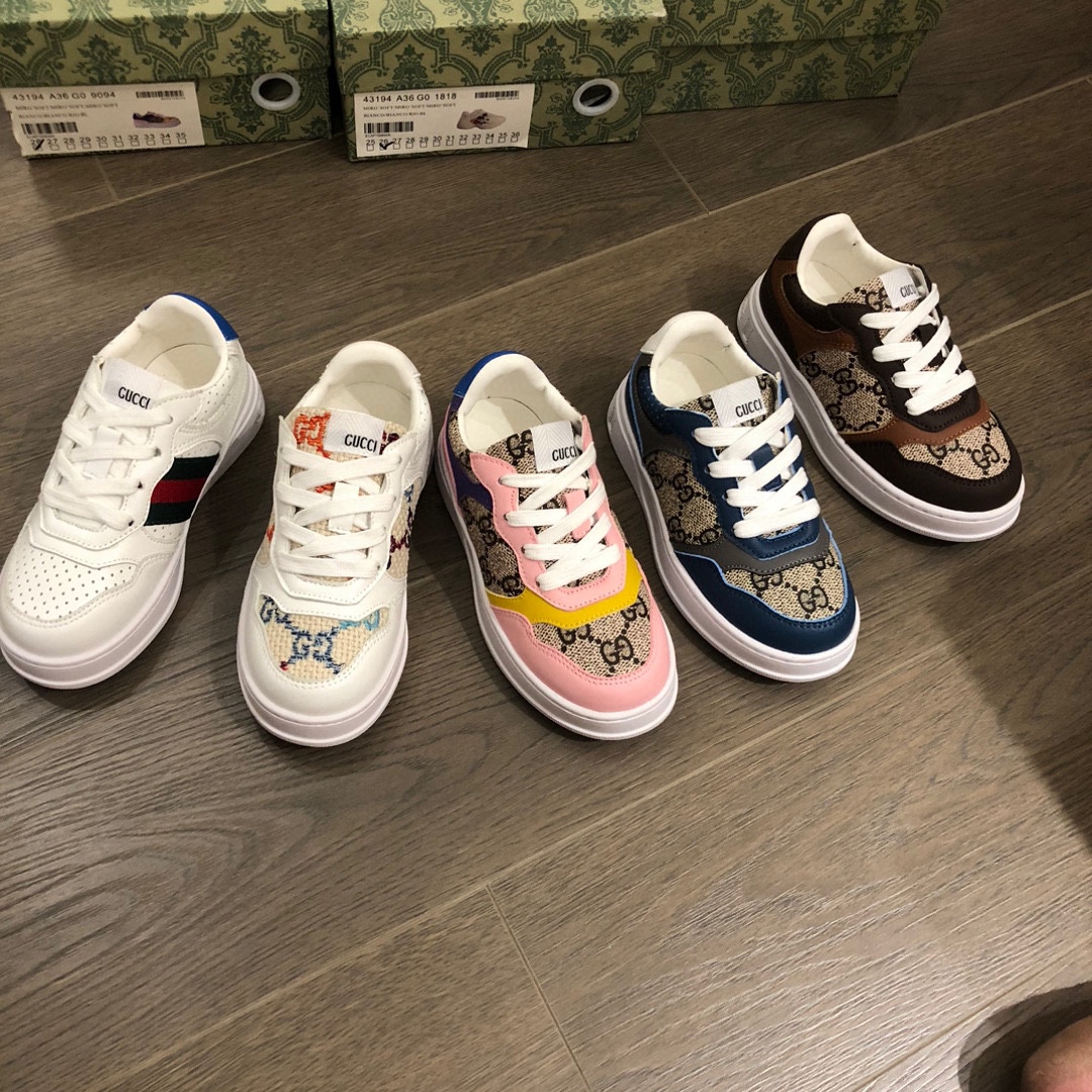 Children's shoes child
